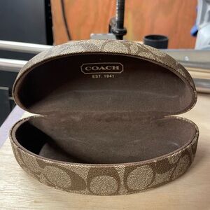 The Coach Signature Tan Brown Hard Clam Shell Eye Glasses Sunglasses Case